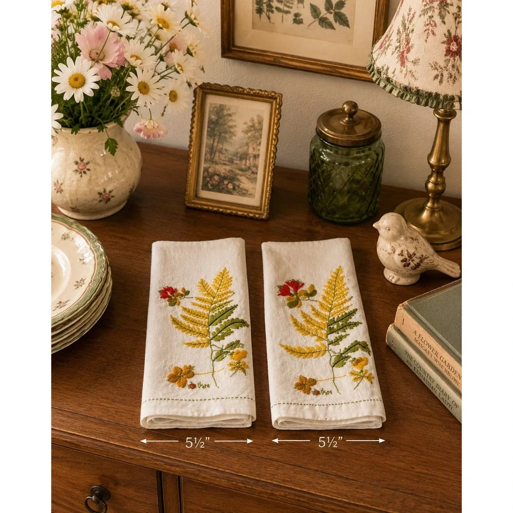 MCM Vera Neumann Vintage Linen Blend Fingertip Towels Embroidered Fern Set of 2